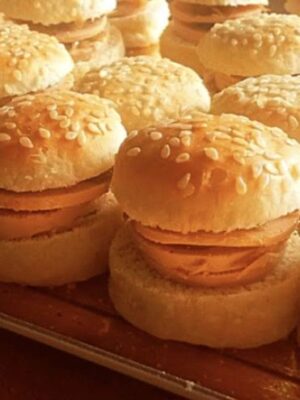 Mini burger au foie gras confit d’oignon